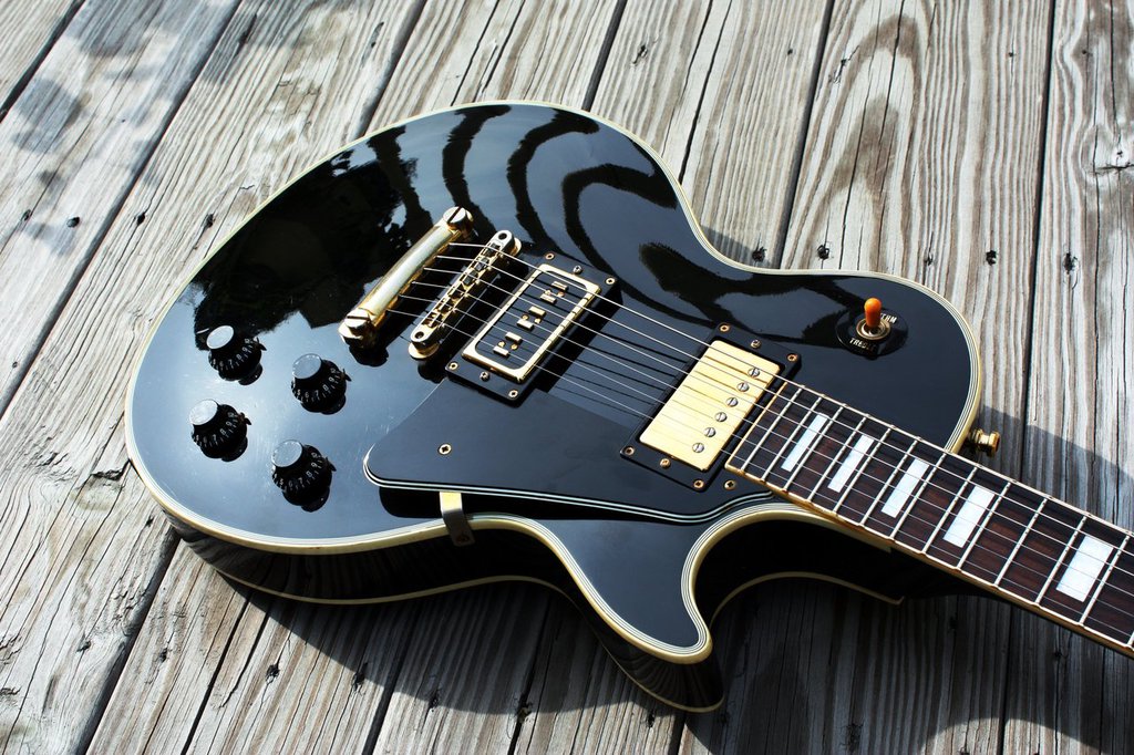 IMAGE: http://www.cons.org/guitars/.medpics/010__img_4042_1280_med.jpg